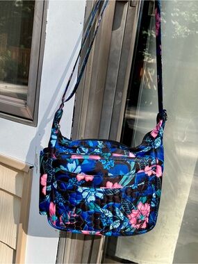 Lug Flutter SE bag w/floral pattern